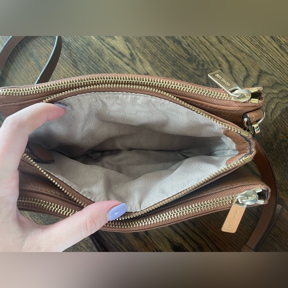 Brown Micharl Kors crossbody bag - Picture 4 of 7